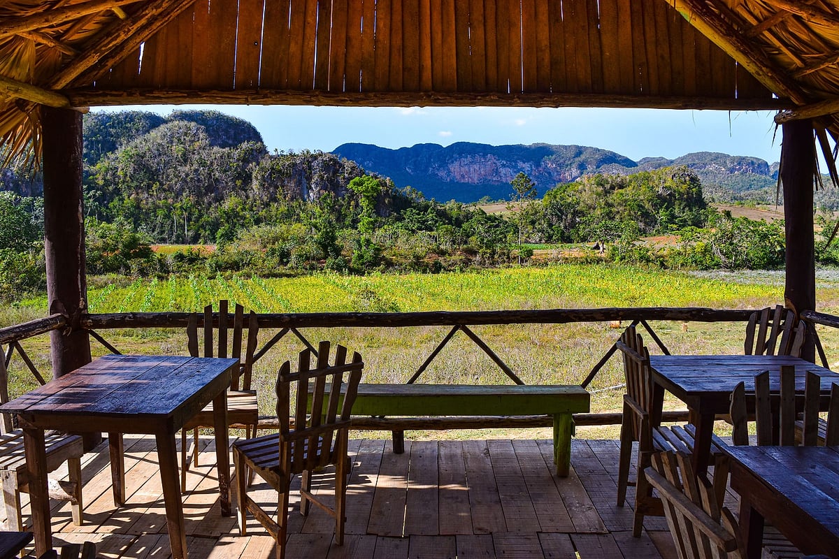Blick über das Vinales-Tal von einer Holzterrasse